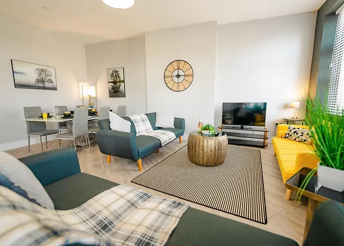 Spacious & Modern 3-Bed & High Ceiling