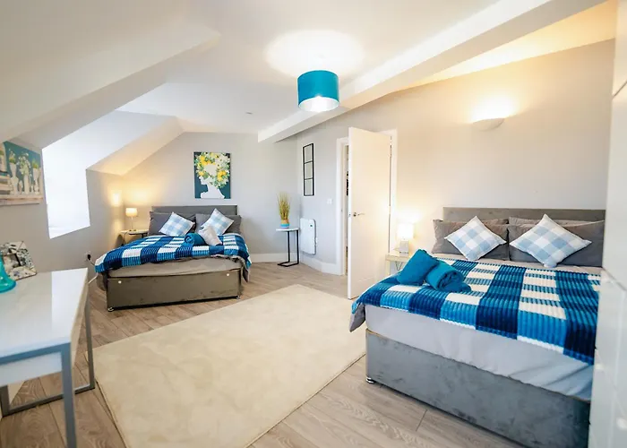 Spacious & Modern 3-Bed & High Ceiling