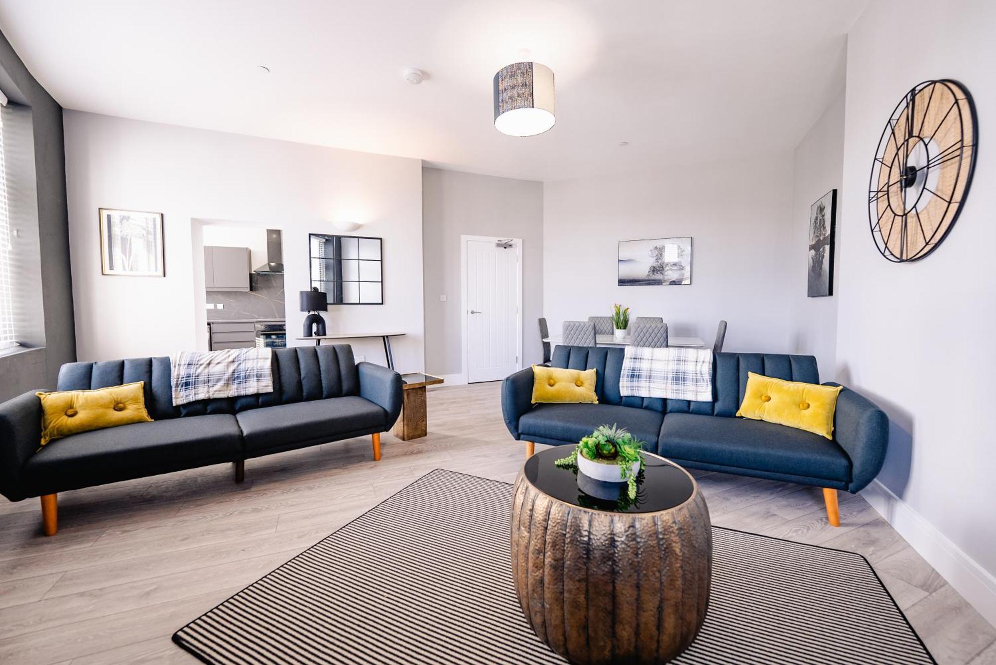Spacious & Modern 3-bed & High Ceiling Cardiff