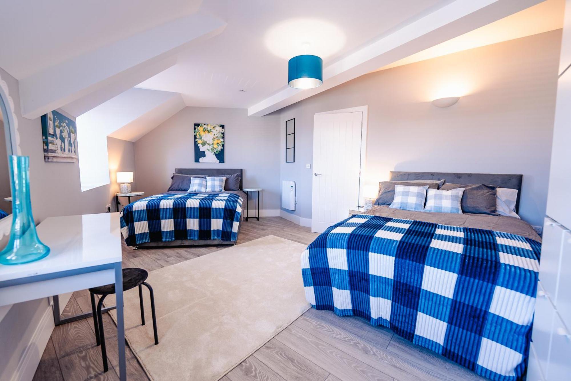 Spacious & Modern 3-bed & High Ceiling