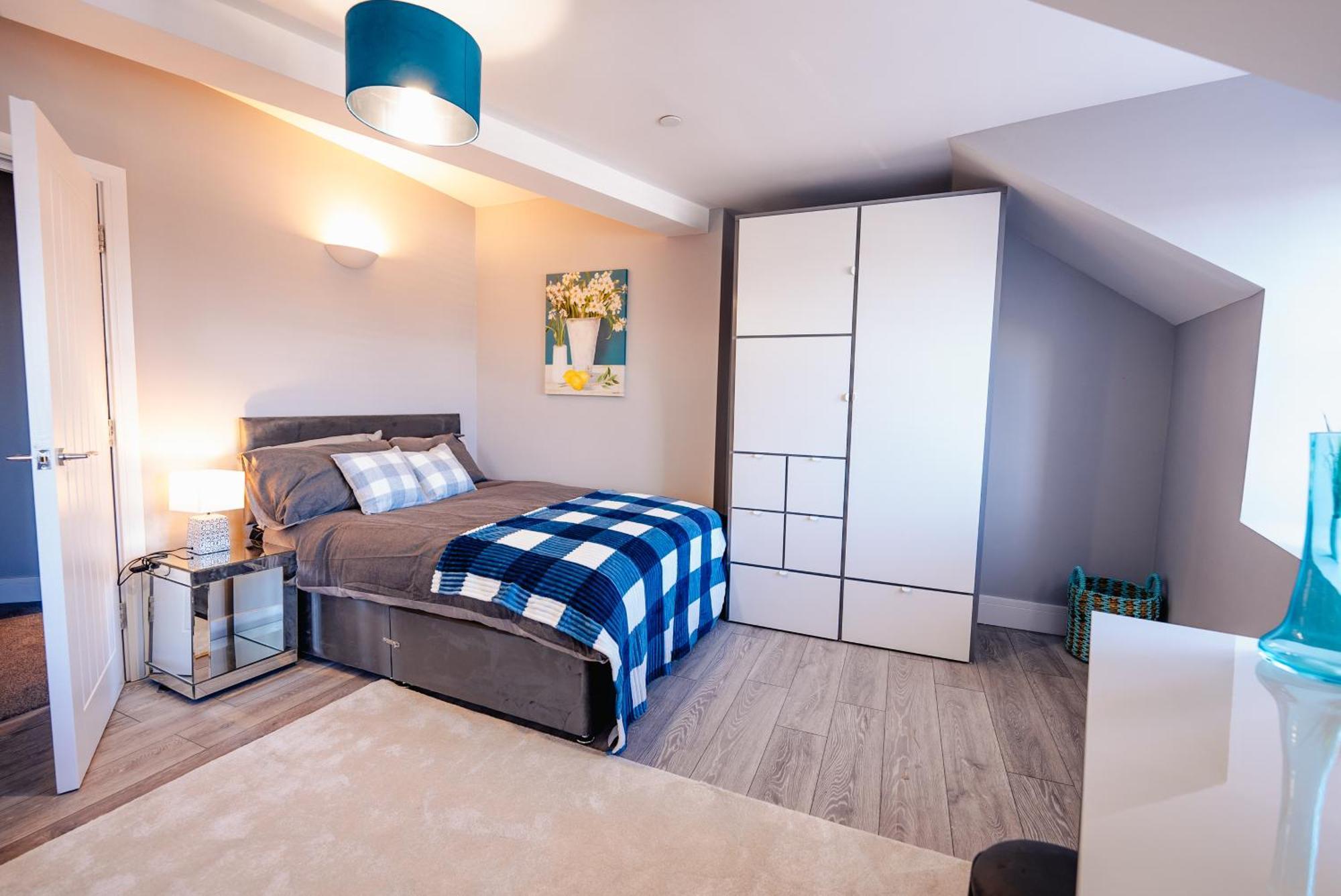 Apartment Spacious & Modern 3-bed & High Ceiling Cardiff